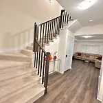 Entire Home In Niagara Falls, Canada